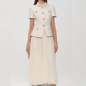 Self-Portrait - A mid-length dress with a beige lady's pleated skirt design